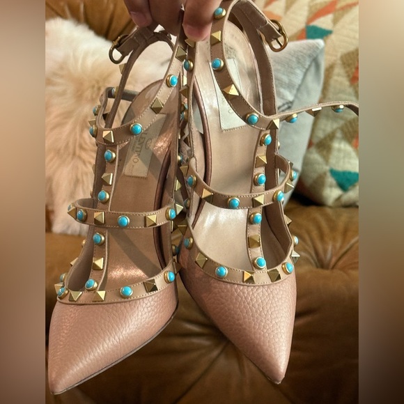 Valentino Rockstud heels beige with gold and turquoise colored studs EUC/RARE - Picture 3 of 13